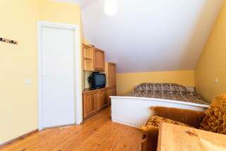 Гостевой дом Neringa Guest House Паланга Двухместный номер с 1 кроватью и собственной ванной комнатой-5